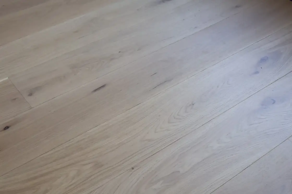 Invisible Oak Long Plank — Classic · Invisible Matt Lacquered