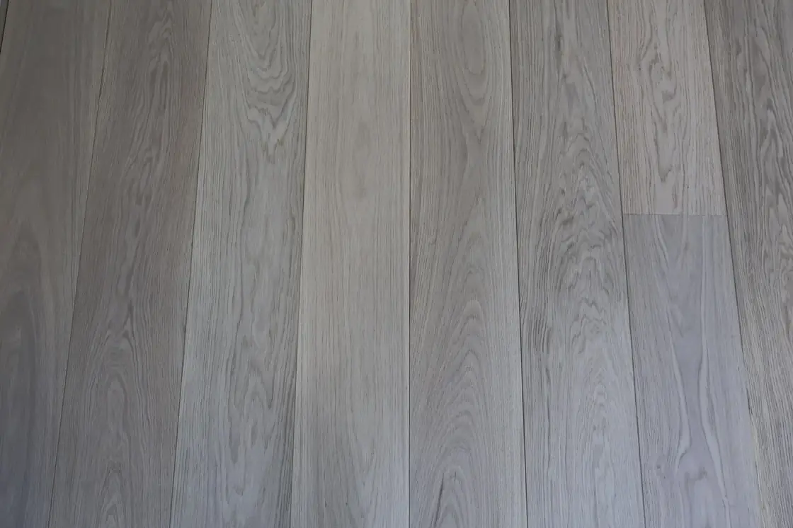Invisible Oak Long Plank — Prime · Invisible Finish