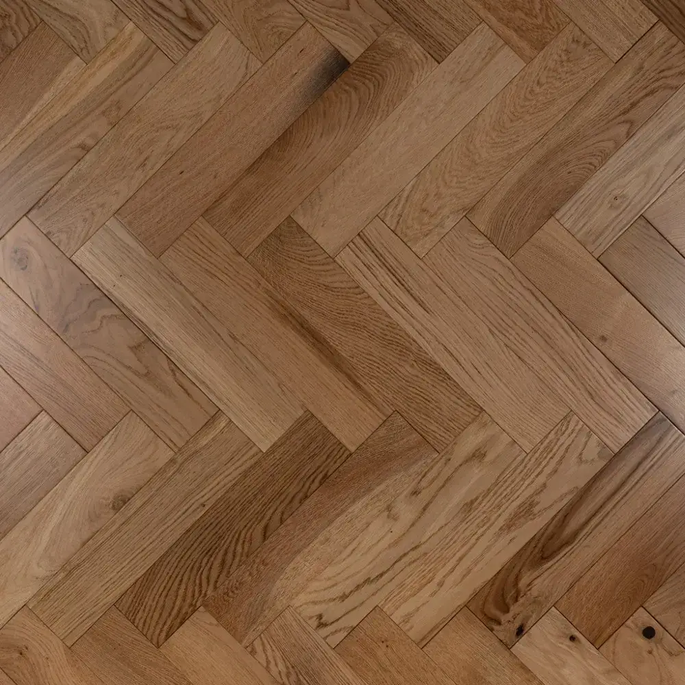 Natural Oak Herringbone — Smooth · Lacquered
